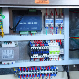 Detalle da máquina de envasado de bolsas con fuelle - caixa eléctrica de control PLC